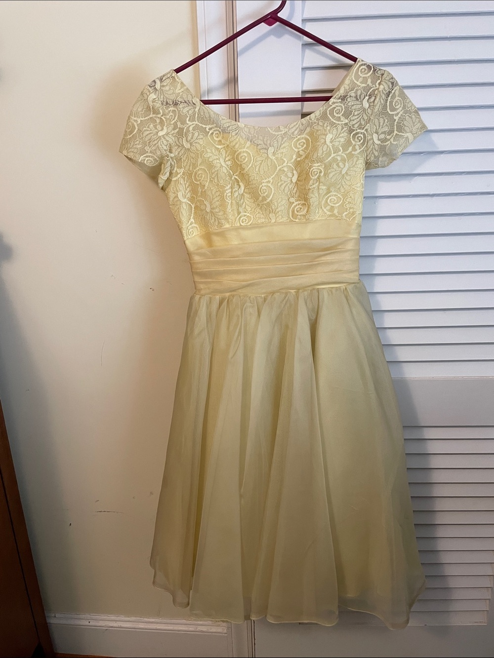 50’s Party Dress!
Soft yellow taffeta, chiffon and lace